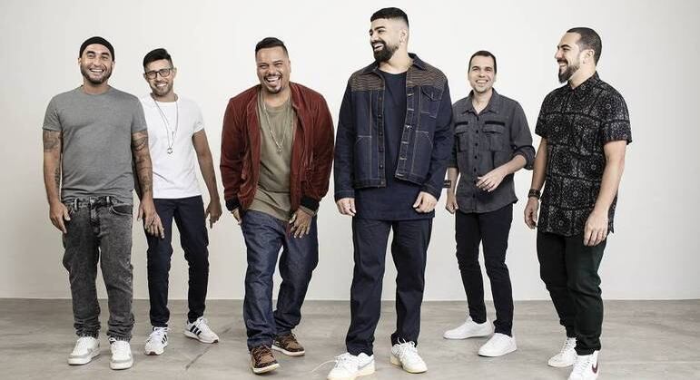 Todas as canções serão acompanhadas por clipes lançados ao longo do trimestre