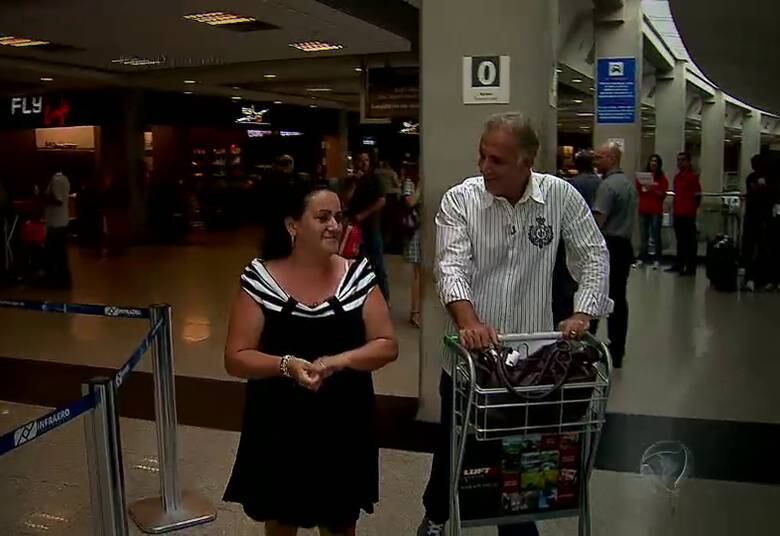 As surpresas da troca de família já começaram no aeroporto. Nice nunca tinha andado de avião e disse que "as pernas ficaram moles" durante a viagem

+ Ex-sem-terra que virou milionária, Débora Rodrigues revive origem humilde e até coleta papelão

> Acesse o R7 Play e assista na íntegra a todos os programas da Record! Clique e experimente!
