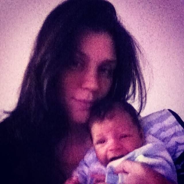 Simony adora mostrar os quatro filhos, em sua conta no Instagram. Anthony, recém-nascido, é visto em vários cliques da conta da mamãe coruja