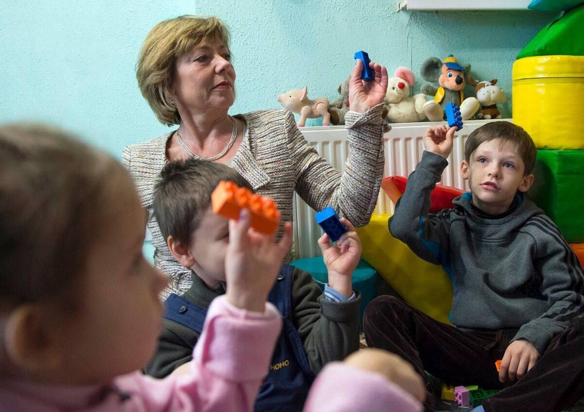 A professora Dora Incontri, doutora em educação pela USP (Universidade de São Paulo) e coordenadora da Universidade Livre Pampedia, também considera que os alunos deveriam ser mais ouvidos. Para ela, o respeito aos estudantes está na essência do processo de melhoria