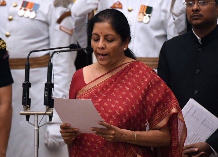 A vice-ministra de Comércio, Nirmala Sitharaman, foi renomeada ministra de Defesa