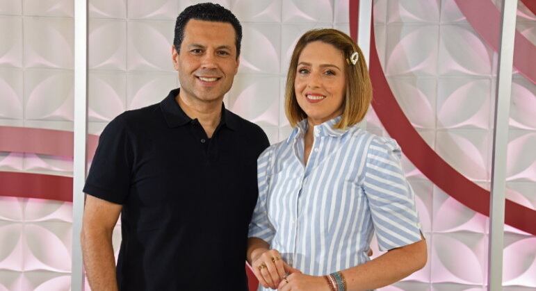Ao vivo, Renato e Cristiane Cardoso comandam o programa deste sábado (2)