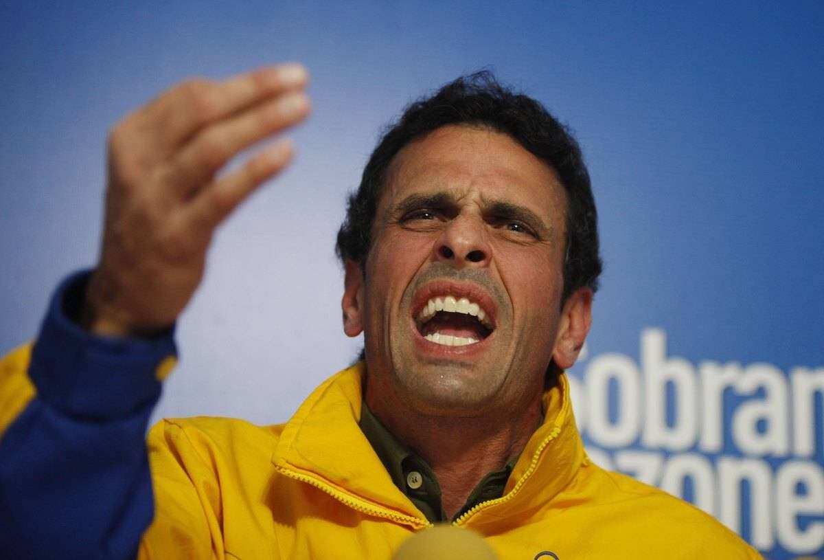 06/04/2013: Maduro acusou o líder da oposição e então candidato presidencial, Henrique Capriles (foto), de planejar sua morte. 

— Eles vão me matar porque sabem que nunca conseguirão ganhar umas eleições livres como as que acontecerâo no 14 de abril
