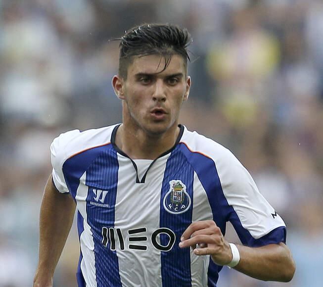 Na equipe do Porto-POR, um dos jovens destaques é o volante Ruben Neves. O atleta tem 17 anos e já foi até titular em algumas partidas da equipe portuguesa