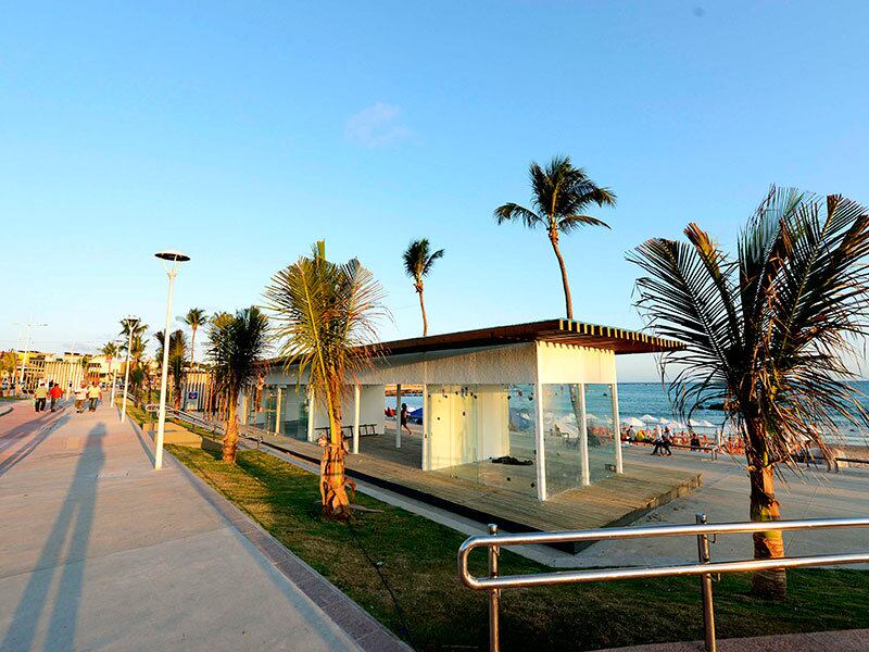 O projeto arquitetônico foi coordenado pela FMLF (Fundação
Mário Leal Ferreira), vinculada à Sucom (Secretaria Municipal de Urbanismo). As
obras ficaram sob a responsabilidade da Sindec (Secretaria Municipal de
Infraestrutura e Defesa Civil). Em Itapuã, foram investidos R$ 12 milhões em
ações como a reconstrução da sede da Colônia de Pescadores e abrigo para esses
profissionais próximo à Sereia, que também funcionará como mirante para
contemplação 