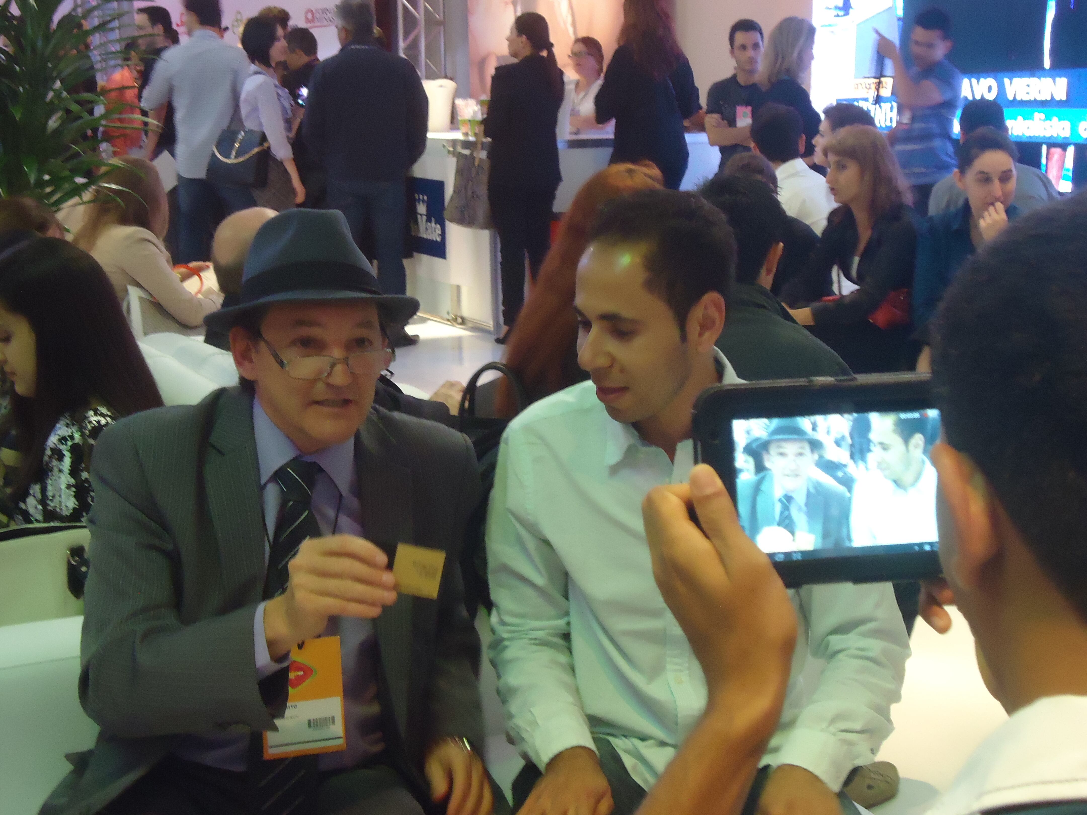 Marco Antonio Ricciardelli, o humorista Markito,
do programa do Ratinho, falando à imprensa sobre a AACD