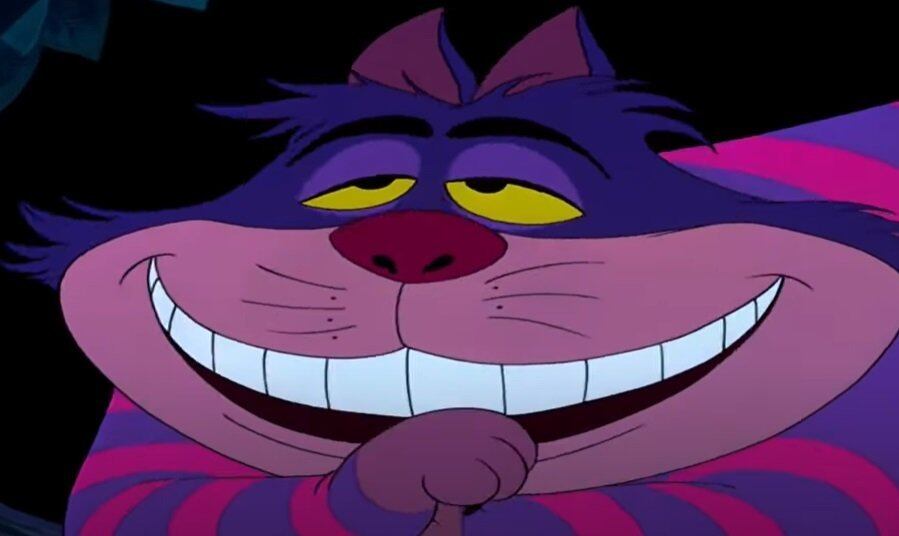 Cena importante número 8: Ela encontra o gato de Cheshire. Juntos, eles vão encontrar o Chapeleiro Louco e a Lebre, para descobrir a localização do coelho branco.