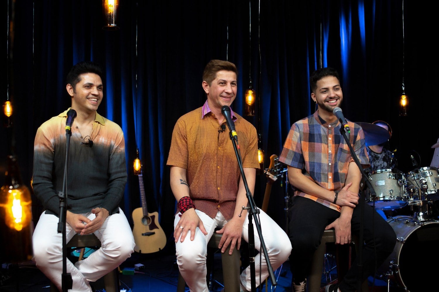 Juntos desde 1999, a banda Rastapé é o que se pode chamar de forro de raiz. Filhos de nordestinos, contam que no inicio da carreira havia muito preconceito contra a música nordestina. Por conta disso, eles faziam shows basicamente onde a comunidade se reunia. Mas aí, veio a ajuda dos universitários...
Assista ao programa no YouTube!

