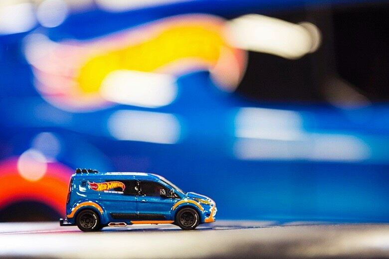 Os fãs que curtiram a Ford Transit Connect Hot Wheels poderão comprar a miniatura em escala 1:64, que vem acompanhada do "Rip Rod" colocado sobre um reboque

Saiba tudo sobre carros! Acesse www.r7.com/carros