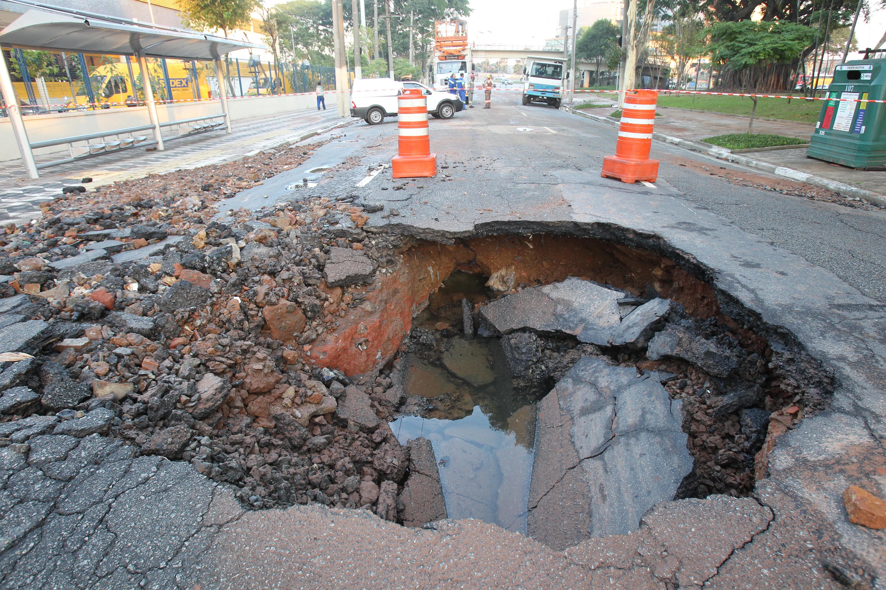 Companhia trabalha com a hipótese de que o trânsito intenso possa ter provocado o incidente