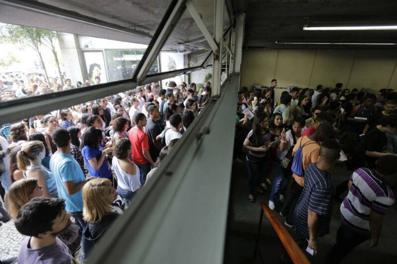 Estudantes devem chegar aos locais de prova entre as 12h e 13h