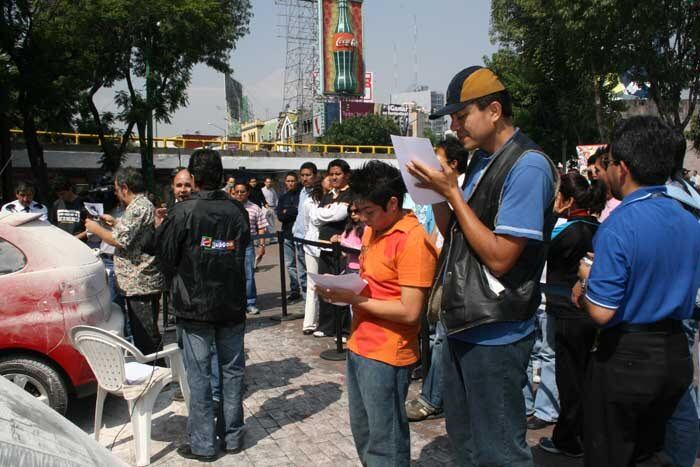 Nas apresentações, é comum ver pessoas copiando os desenhos nos próprios bloquinhos e cadernos

Quer saber tudo sobre carros? Acesse www.r7.com/carros