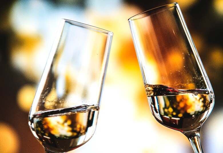 Nada melhor do que um brinde e um prato "Top Chef" para esquentar o Dia dos Namorados e celebrar a data em grande estilo. O site oficial do reality culinário da Record TV traz sugestões incríveis dos chefs Maíra Knox, Tony Filho, Rebecca Lockwood e Mariane Kolchraiber para você colocar a mão na massa e dar ainda mais sabor ao romance