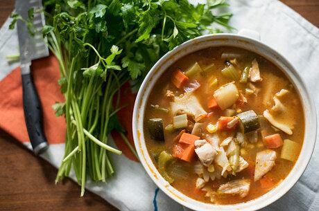 Sopa é o prato saudável para enfrentar o inverno e não arruinar a dieta