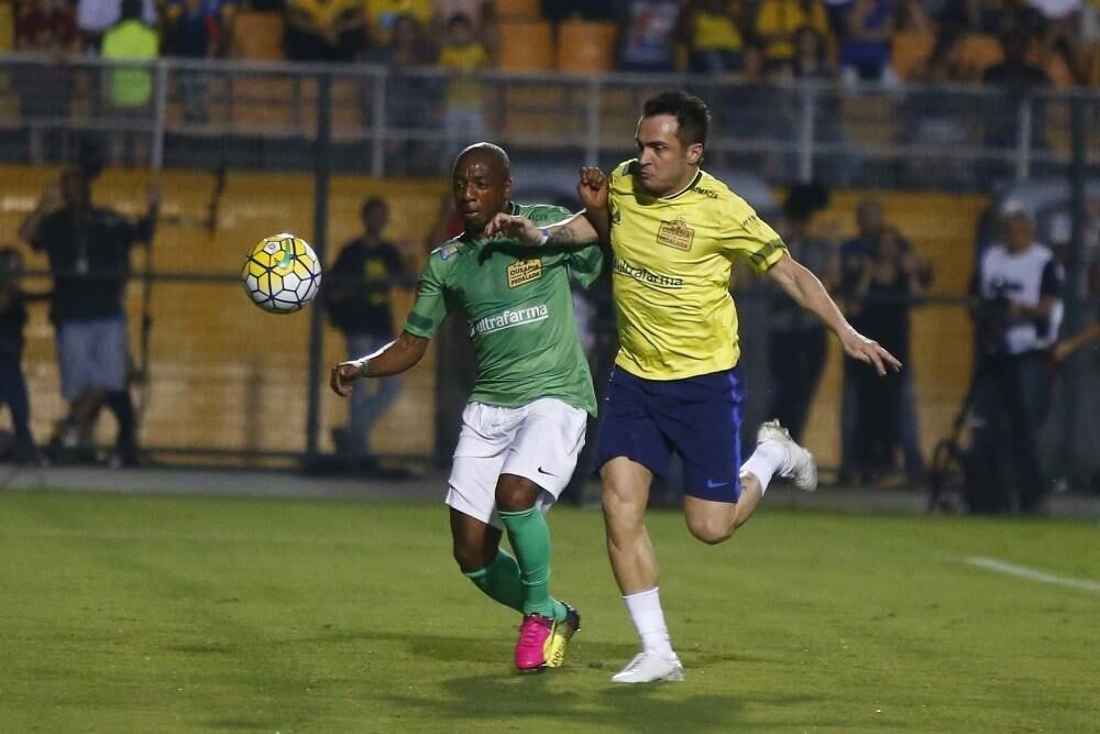 Aliás, Amaral não pegou leve com ninguém e foi implacável na marcação. Falcão, estrela do
futsal, que o diga...