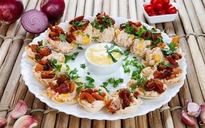 Guigo's Bar
Prato - Navegar é Preciso: barquetes recheadas com bacon, frango, requeijão, creme de leite e cheiro verde, guarnecidos com chutney de mexirica.
Endereço: rua Turquesa, 501 - Prado