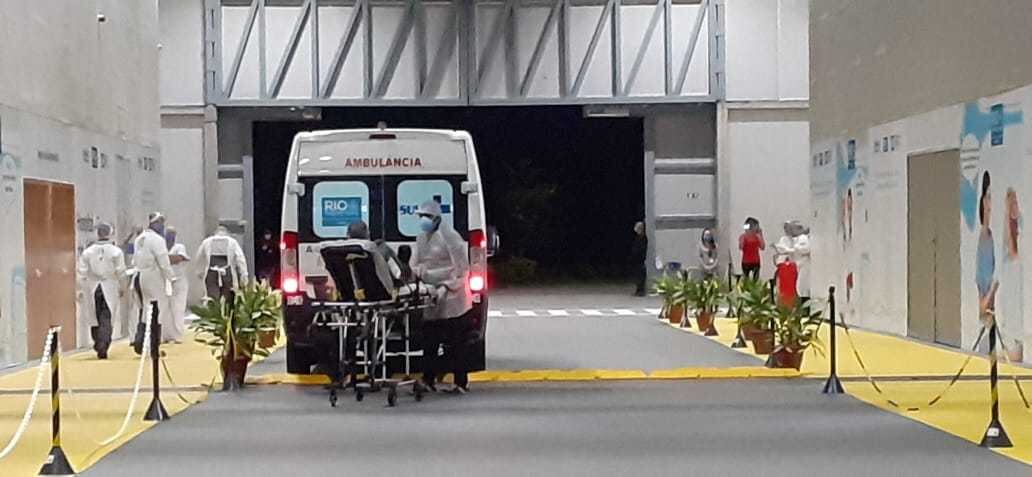 Paciente se desequilibrou ao tentar descer pelo telhado