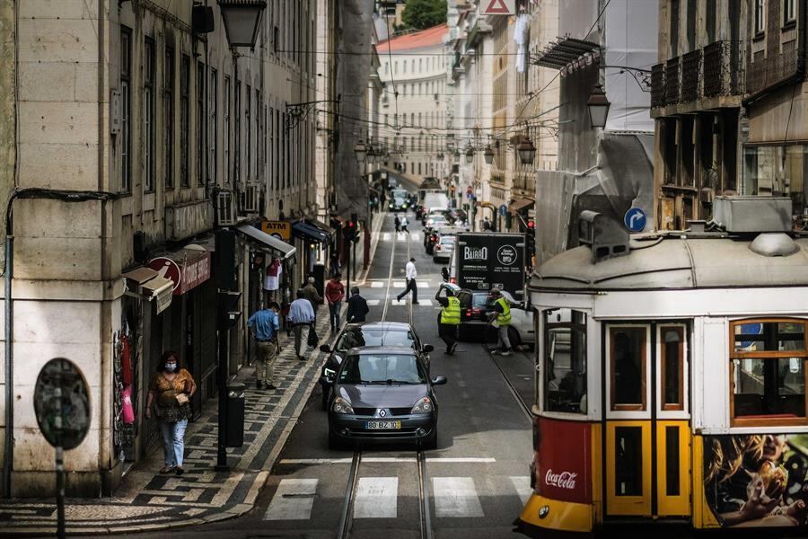 Portugal volta a impor toque de recolher em 45 municípios
