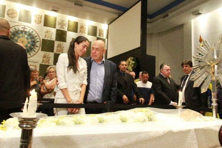A apresentadora de TV Daniella Albuquerque e o marido Amilcare Dallevo Jr. prestaram suas últimas homenagens ao amigo