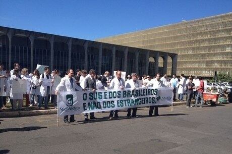 Os médicos das redes pública e particular do DF aderiram ao protesto nacional que ocorreu no dia 7 de julho