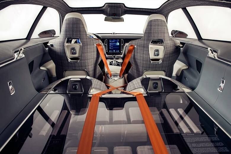 Por dentro, os dois bancos traseiros rebatíveis ampliam o porta-malas e deixam a mostra o piso transparente, evidenciando o sistema híbrido. Veja a seguir mais imagens do Volvo Concept Estate

VEJA A COBERTURA COMPLETA DO SALÃO

Saiba tudo sobre carros! Acesse R7.com/carros