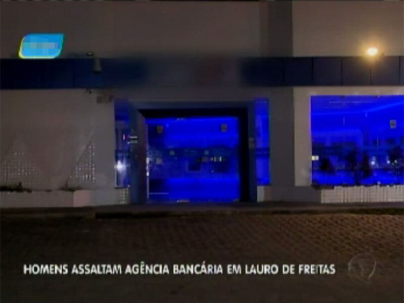 A polícia também informou que os malotes roubados tinham apenas documentos da agência