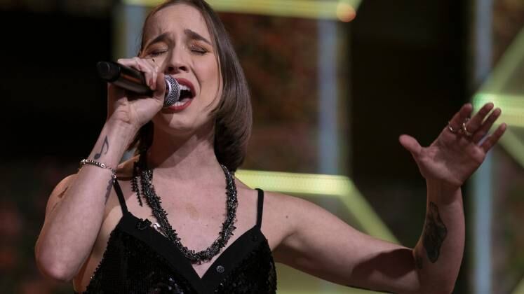 Tatila Krau escolheu homenagear as divas internacionais em suas apresentações no Canta Comigo 4. Na primeira apresentação, ela apostou em One
And Only, da Adele, e se classificou para a próxima fase. Na semifinal, a competidora escolheu o
grande sucesso de Lady Gaga, Million
Reasons