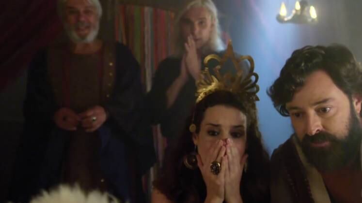 A esposa de Ló gerou duas meninas e entrou em desespero quando as crianças desapareceram no acampamento. Ayla culpou Helda pela situação. Heylel finge achar as crianças e Ayla o agradece. Ele então a influencia em diversos momentos, enquanto ela está com a família na caravana  