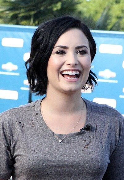 Demi Lovato não tem mais motivos para cantar músicas tristes. Ela já faturou R$ 34 milhões!