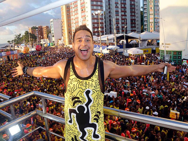 Neste domingo (26), o Harmonia do Samba animou os foliões do bloco Meu e Seu no circuito Dodô, na orla de Salvador
Experimente grátis toda a programação da Record no R7 Play