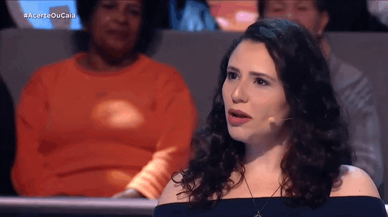 Reprodução em GIF - Duelo de atrizes: Maria Clara e Francis Helena se enfrentam na primeira rodada do Acerte ou Caia! (04:34)