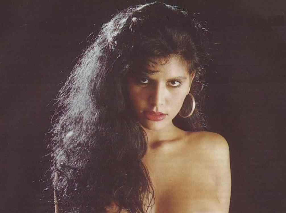 A ex-modelo morava sozinha em uma casa na
periferia da cidade. Ela sofria de um quadro depressivo desde que o marido dela
morreu há dois anos