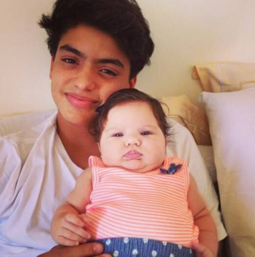 Lui é o filho mais velho de Ana Paula Tabalipa

+ Esfrega na cara! Convidados se divertem em quadro Kidsafio

+ Quer ter o bumbum e coxas da Sabrina? Personal ensina os exercícios preferidos da Japa
