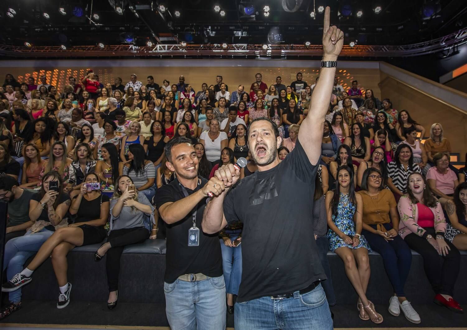 Antes de a atração começar, um dos profissionais da One Digital soltou a voz a pedido do animador de plateia