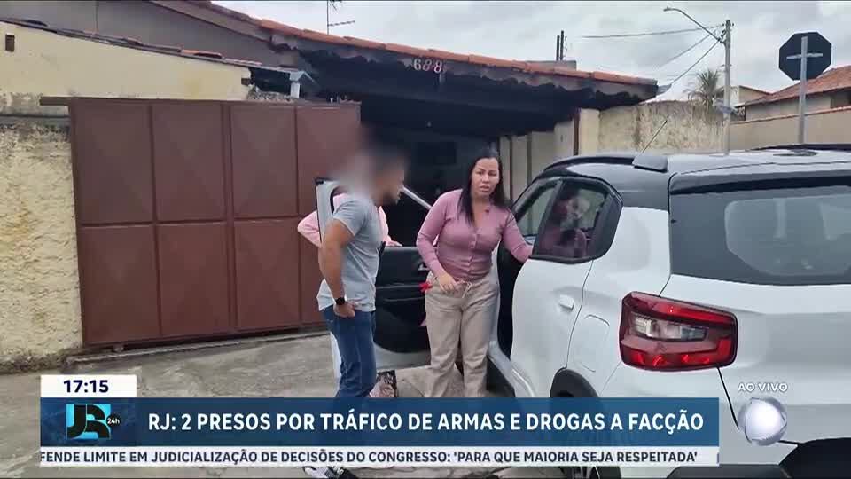 Polícia prende duas pessoas ligadas a rede de fornecimento de armas e drogas para facção do RJ