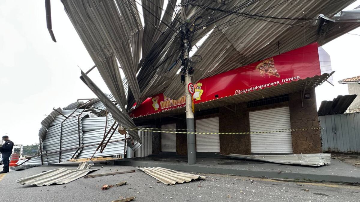 Apesar dos estragos, ninguém se feriu; Santa Luzia (MG) foi atingida por 20 mm de chuva em apenas 30 minutos