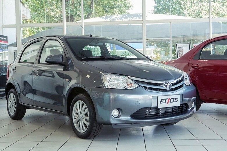 28º) Toyota Etios hatch — 2.961 unidades
