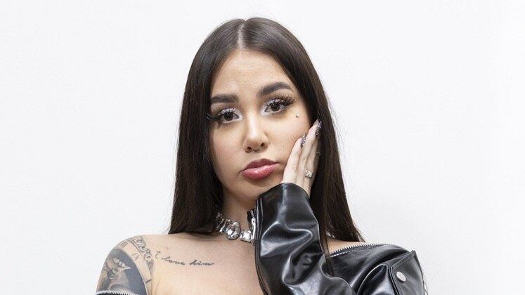 Ao ser escolhida para a Zona de Risco, Vic ficou aliviada pelos Conquisteiros terem poupado Murilo. A alegria, no entanto, durou pouco, já que ela é a nona participante a ser eliminada do reality. E agora, como fica o amado e os amigos sem a intensidade e carisma da DJ? 

A Grande Conquista vai ao ar de segunda a sábado, às 22h45; e aos domingos, a partir das 23h, na Record TV. Assine o PlayPlus e tenha acesso à transmissão 24 horas e a conteúdos extras do reality. Conheça também a Rede da Conquista, a comunidade dos fãs do programa.