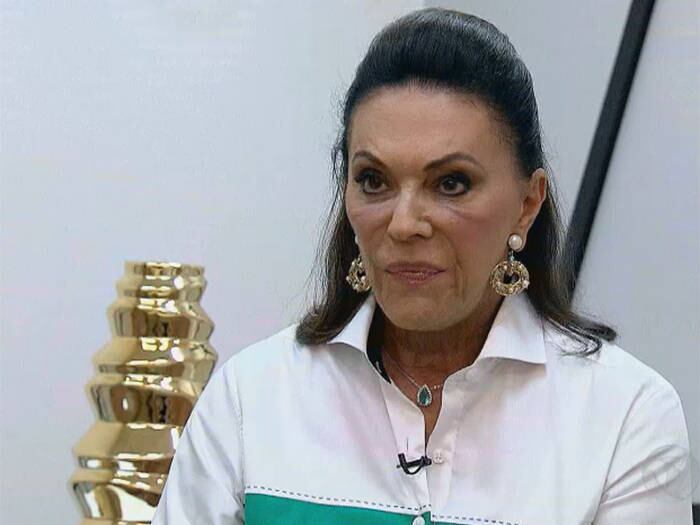 

Beth Szafir elogiou a
postura de Roberto Justus na última sala de reunião e polemizou



— É um gênio esse cara
(Justus). Eu devo ser também porque penso igualzinho a ele

+ Aproveite e confira os vídeos do Aprendiz Celebridades

+ Já curtiu a página do Aprendiz Celebridades no Facebook? É só clicar!

+ Siga o Aprendiz Celebridades no Twitter e receba todas as notícias do programa
