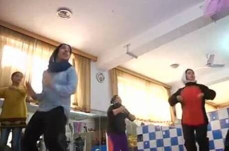 Nos anos 90, Taleban proibiu música, televisão, esportes e danças