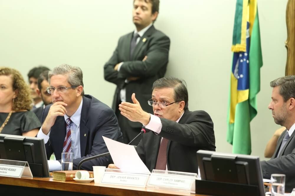 Relator recomenda a saída da presidente Dilma Rousseff