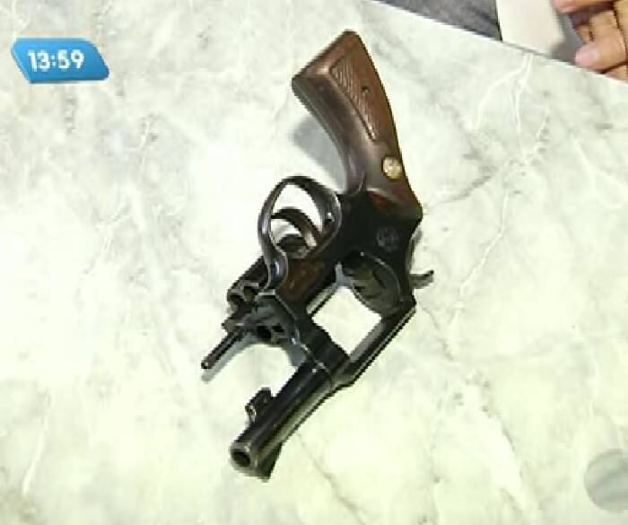 A polícia suspeita de que o homem deixou o Estado de São
Paulo e pode ter ido para o Nordeste. A prisão de Feitosa foi decretada e ele é
considerado foragido da Justiça