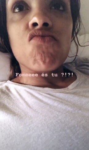 A atriz brinca com o seguidores e faz caras e bocas nas fotos