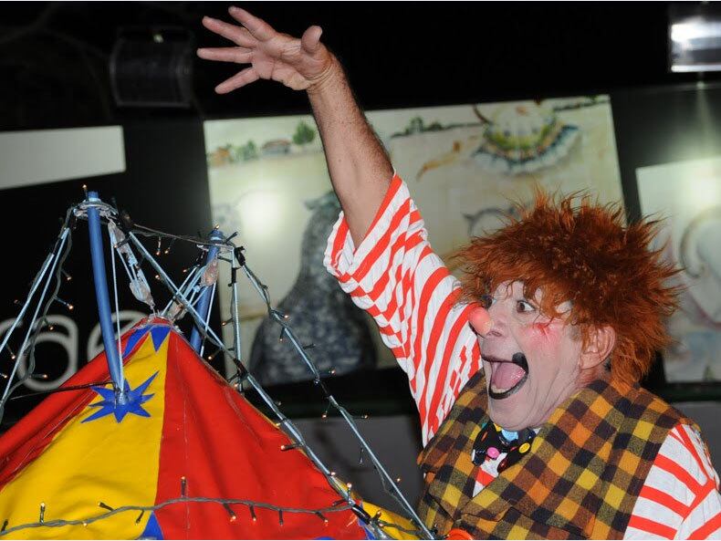 Palhaço Biribinha é uma das atrações do festival de teatro infantil