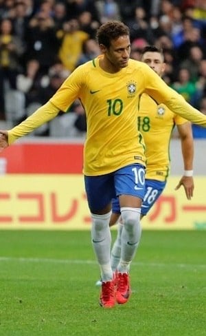 Neymar fez o primeiro gol do jogo