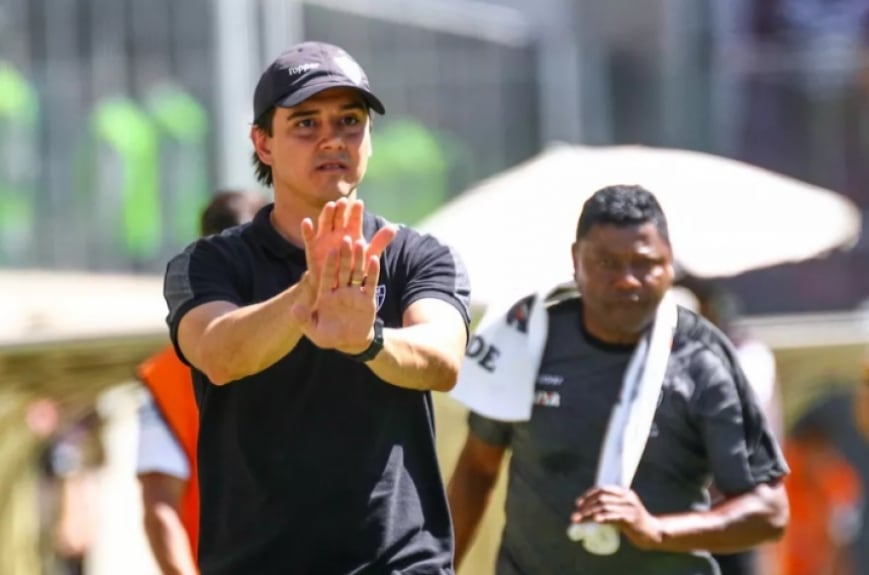 Thiago Larghi teve no Atlético-MG o primeiro trabalho em equipes profissionais. Após 49 jogos, como interino e como efetivo, deixou o cargo em outubro do ano passado.