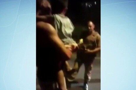 Homem foi atingido por arma de choque com criança no colo