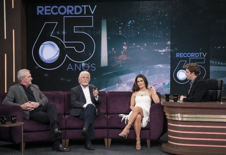 Além de relembrar momentos marcantes da carreira, o trio se diverte na brincadeira Cadeira Elétrica e com a edição do Emergente Como a Gente desta semana, cujo tema é “Repórter”

• VÍDEO: Domingos Meirelles, Celso Freitas e Adriana Araújo participam do Programa do Porchat nesta terça (25)
