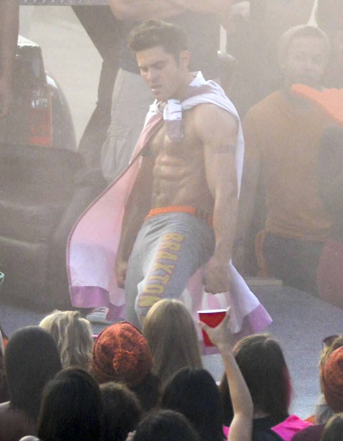 Na trama da continuação, o casal vivido por Seth Rogen e Rose Byrne deve ser atormentado por mais uma fraternidade estudantil, mas desta vez de garotas