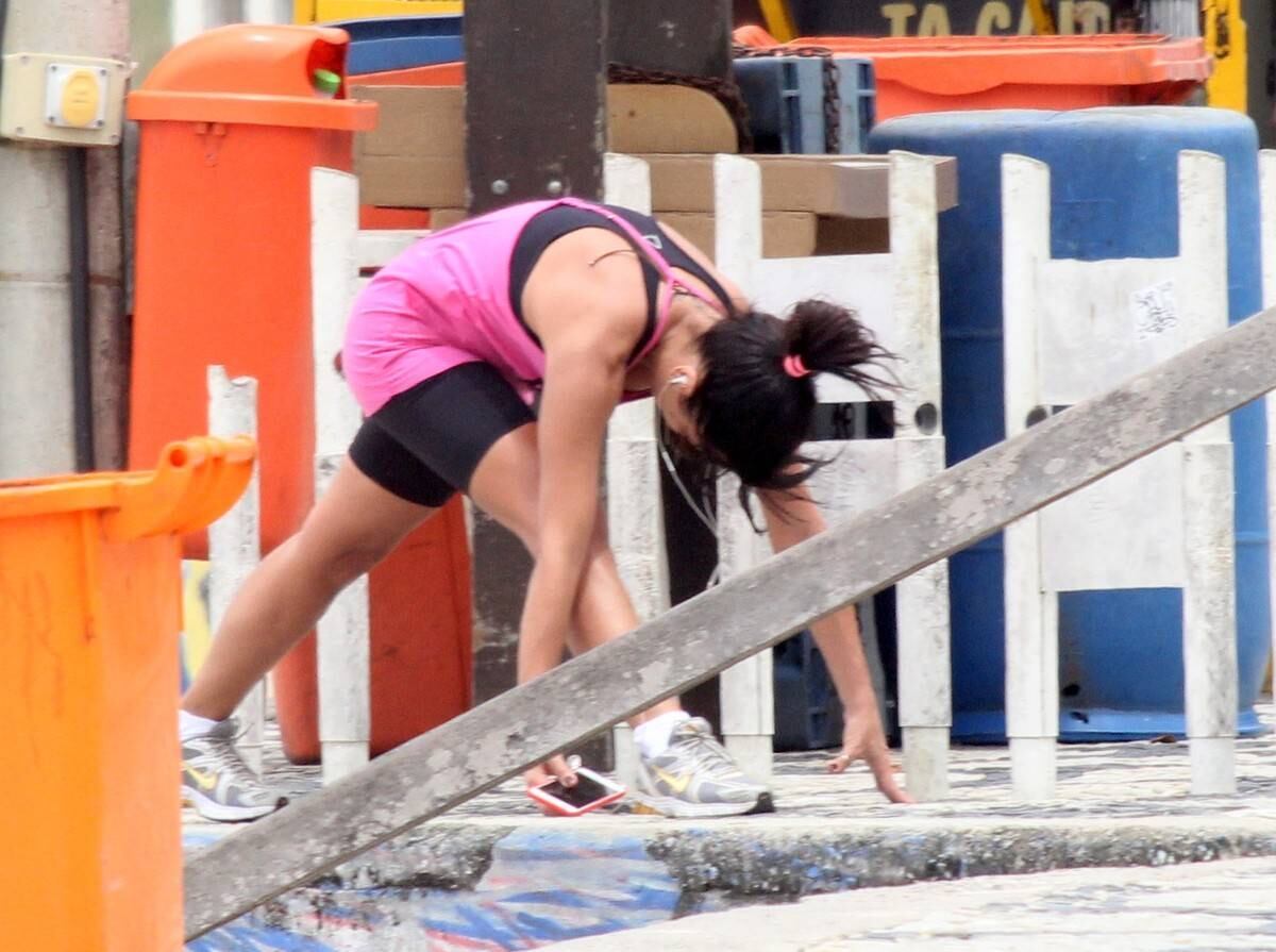 Anna Lima é clicada durante exercício físico nesta segunda-feira (26)